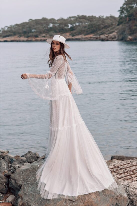 Ariamo - discover the wedding and evening dress collections